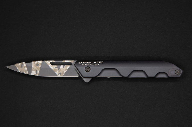 coltello FERRUM T BLACK WARFARE extrema ratio